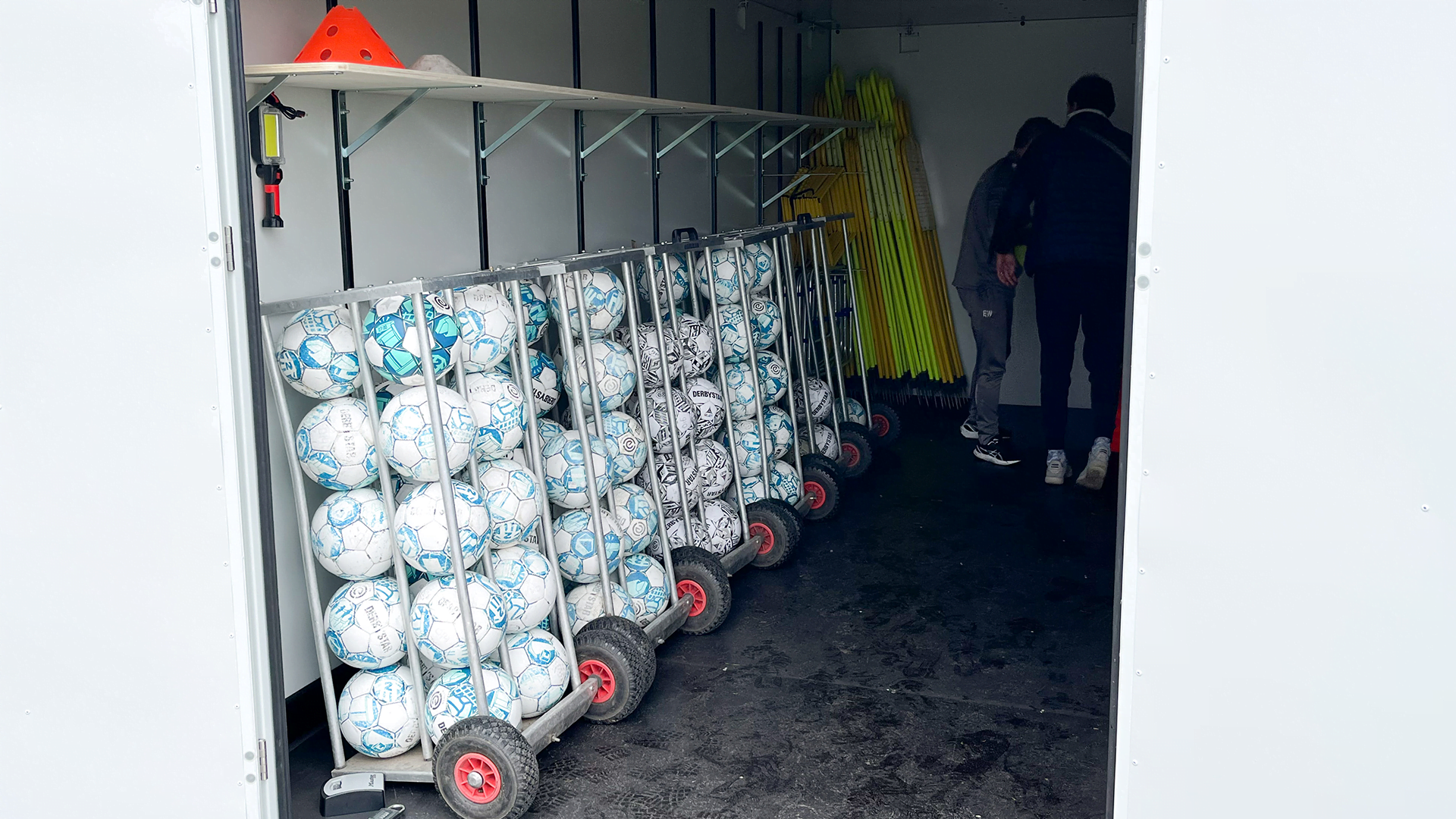 Z-Box_voetbalcontainer_inrichting